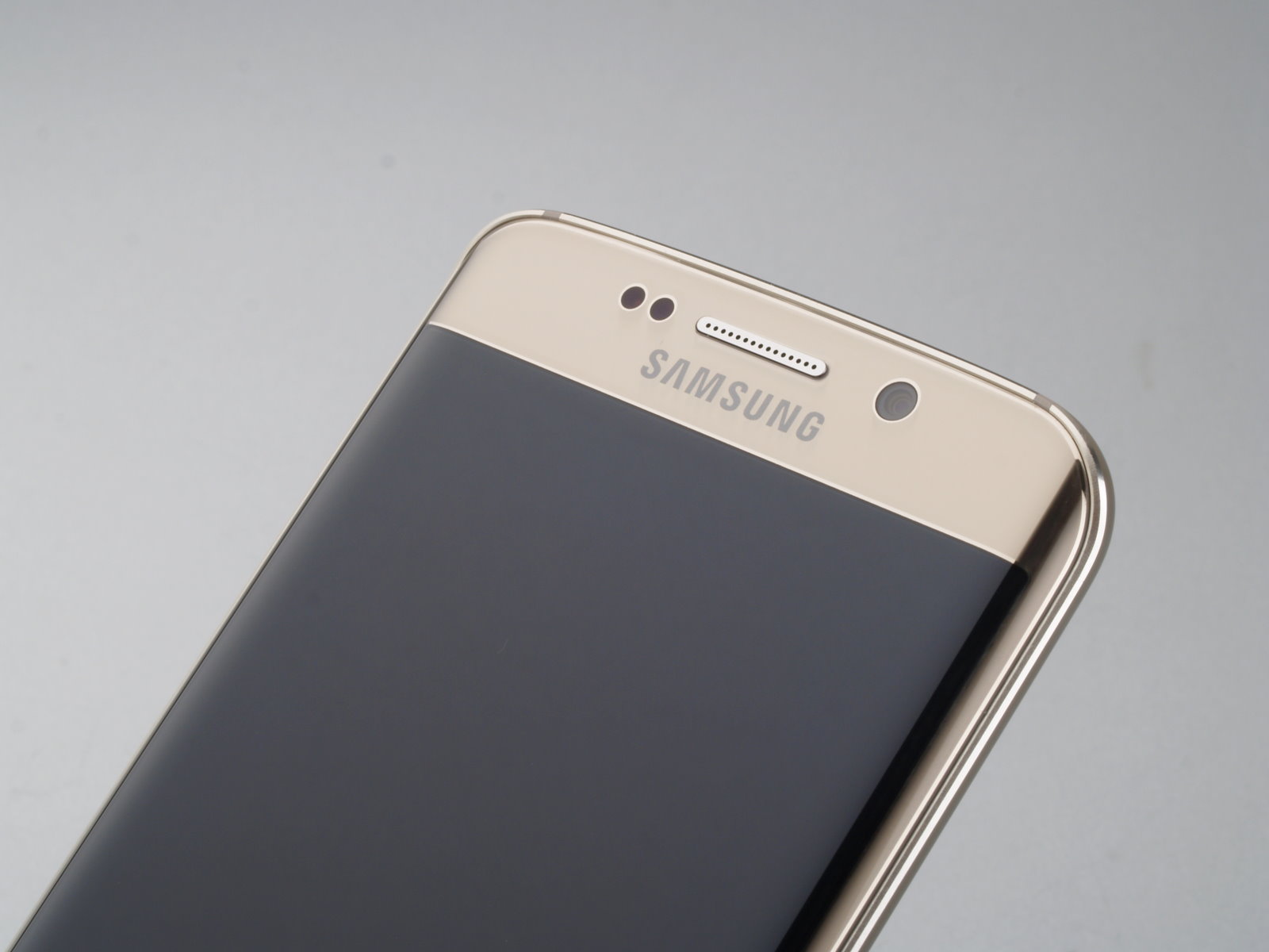Samsung presents the Galaxy S6 smartphone